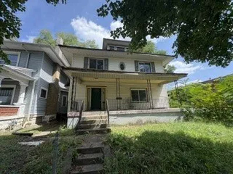 Two-storey wood frame house with a covered porch and a centred dormer, Dayton, Ohio