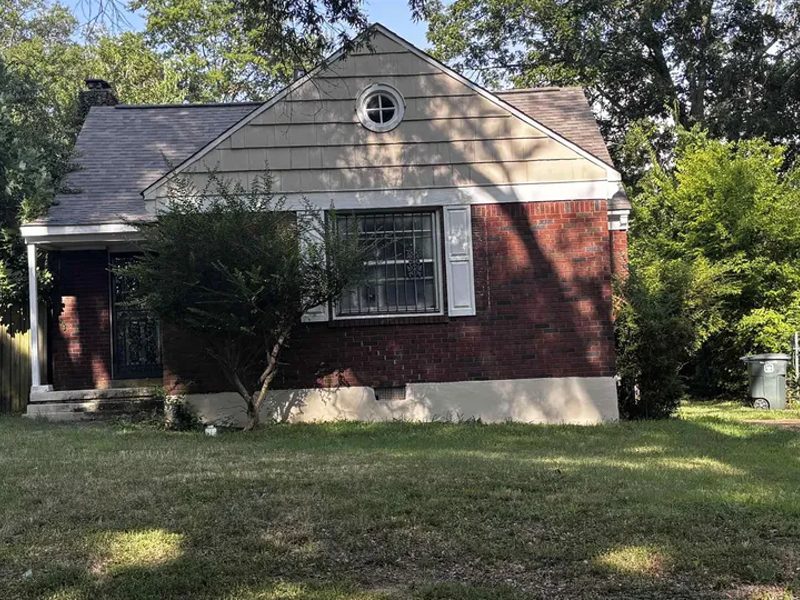 Single storey house with a shallow porch, Memphis, Tennessee